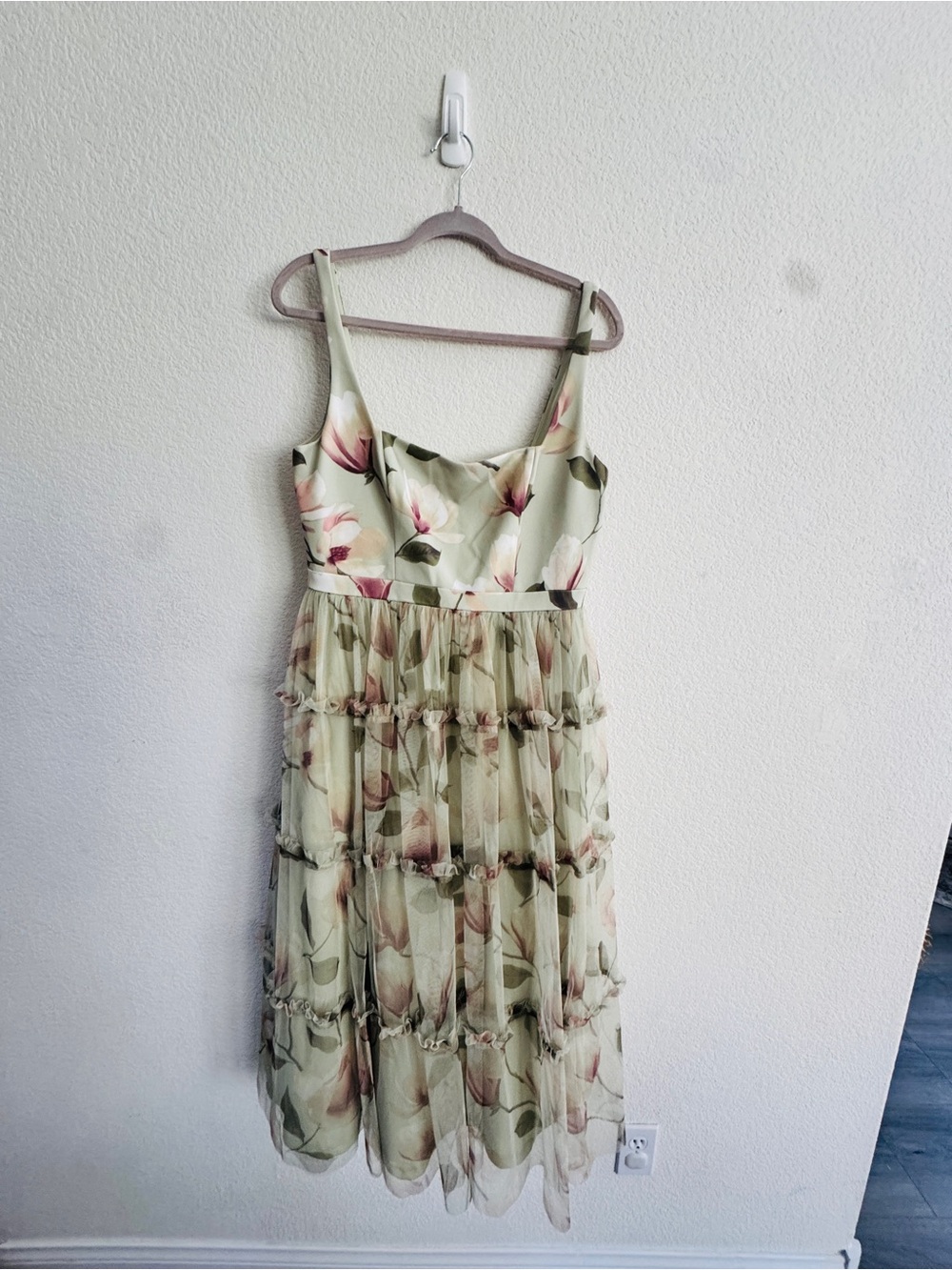 Adrianna PAPELL floral midi dress with square neck line, pale green 12 wedding - Picture 5 of 11
